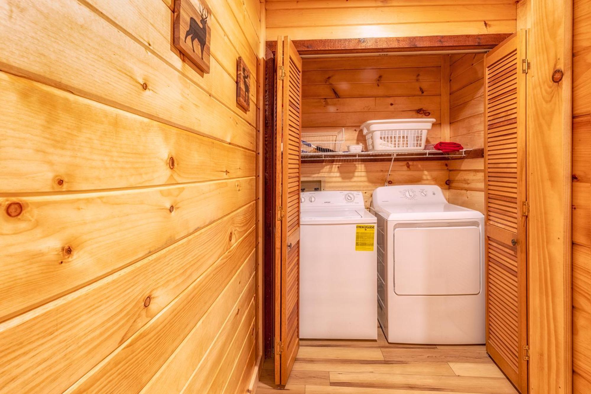 Real Log Cabin With Amazing Views, Hot Tub, Sauna, Games Gatlinburg Exteriör bild