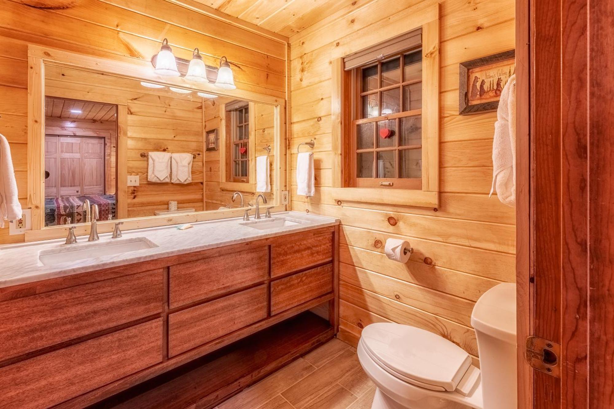 Real Log Cabin With Amazing Views, Hot Tub, Sauna, Games Gatlinburg Exteriör bild