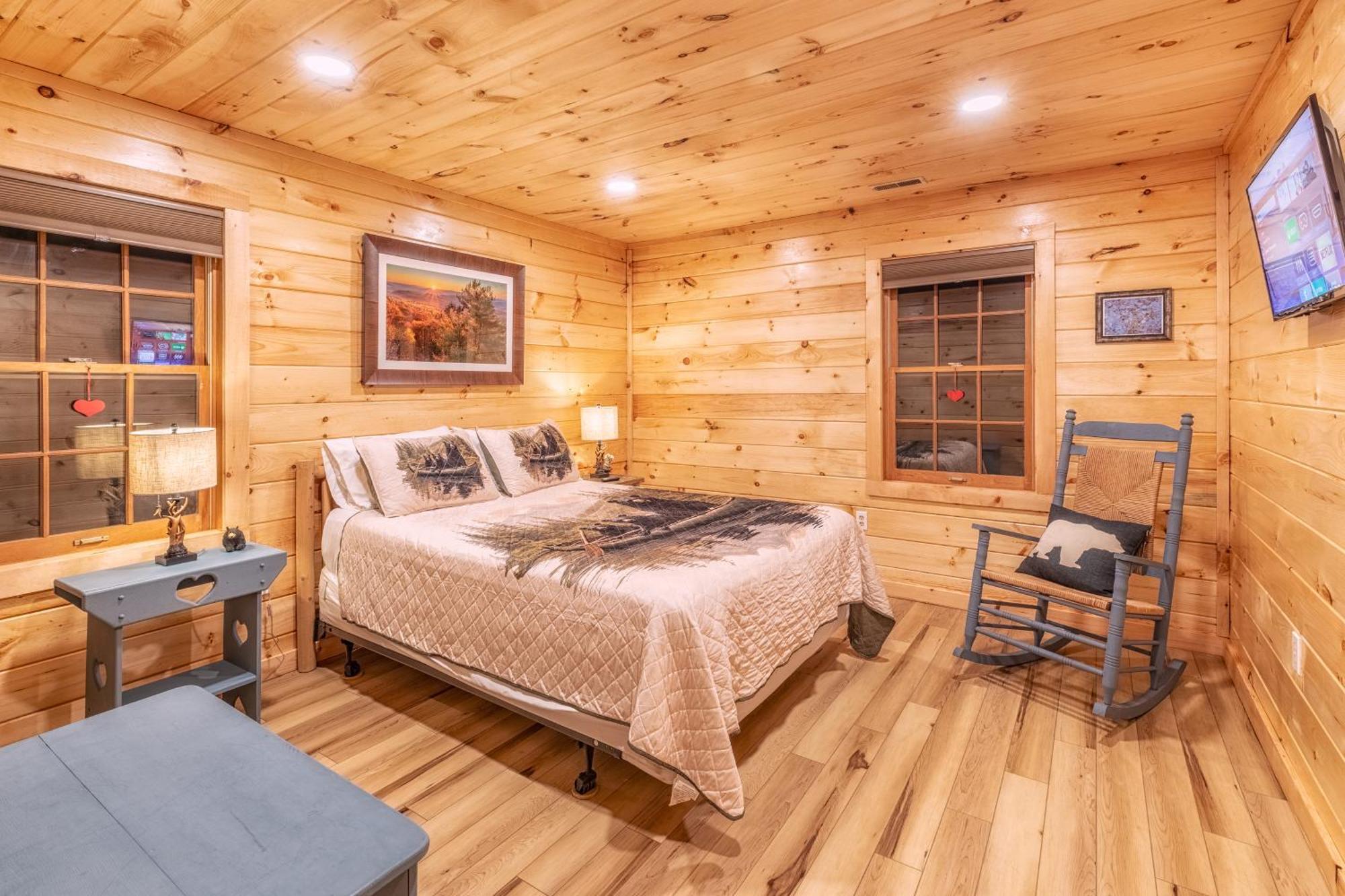 Real Log Cabin With Amazing Views, Hot Tub, Sauna, Games Gatlinburg Exteriör bild