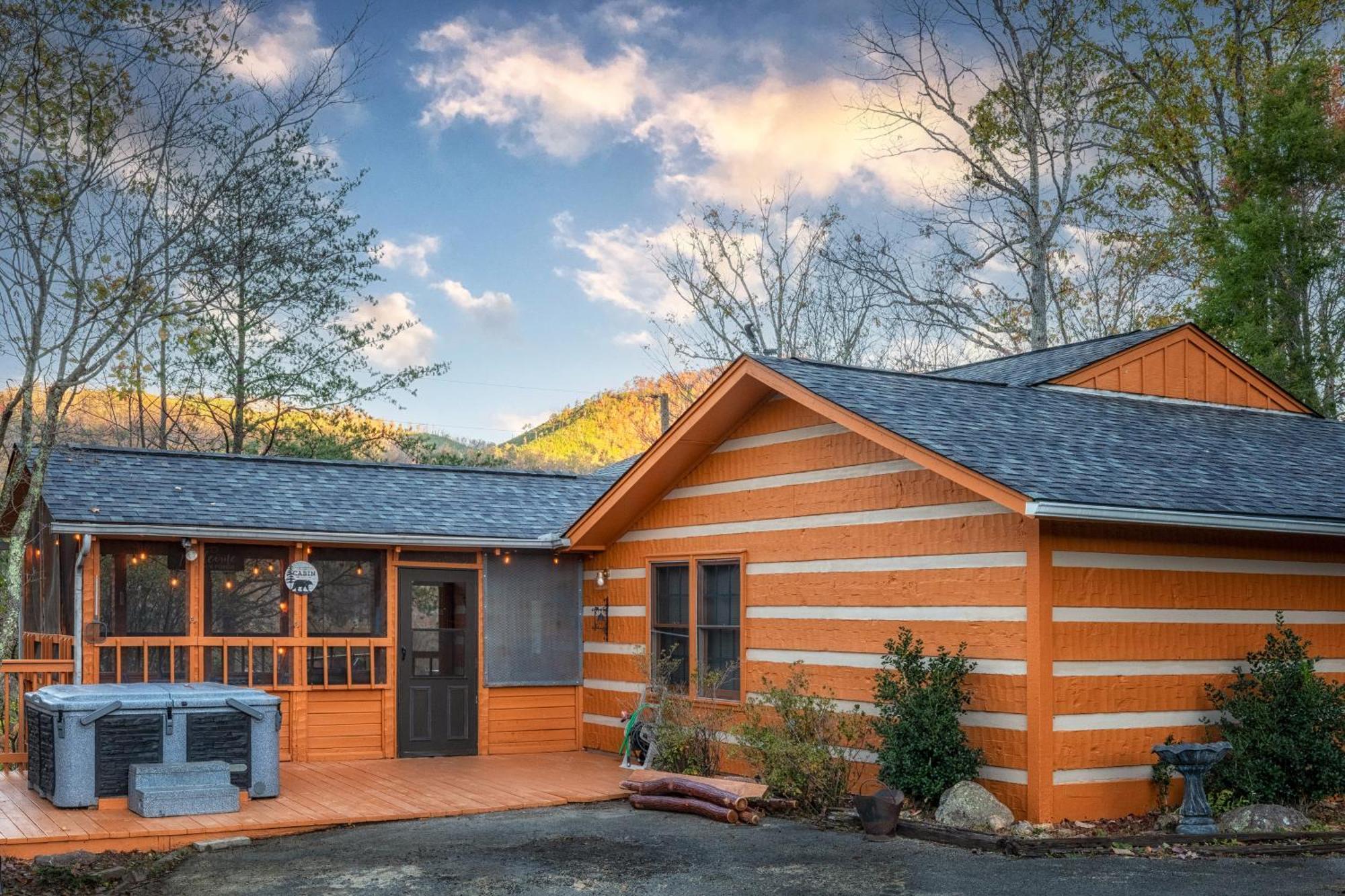 Real Log Cabin With Amazing Views, Hot Tub, Sauna, Games Gatlinburg Exteriör bild