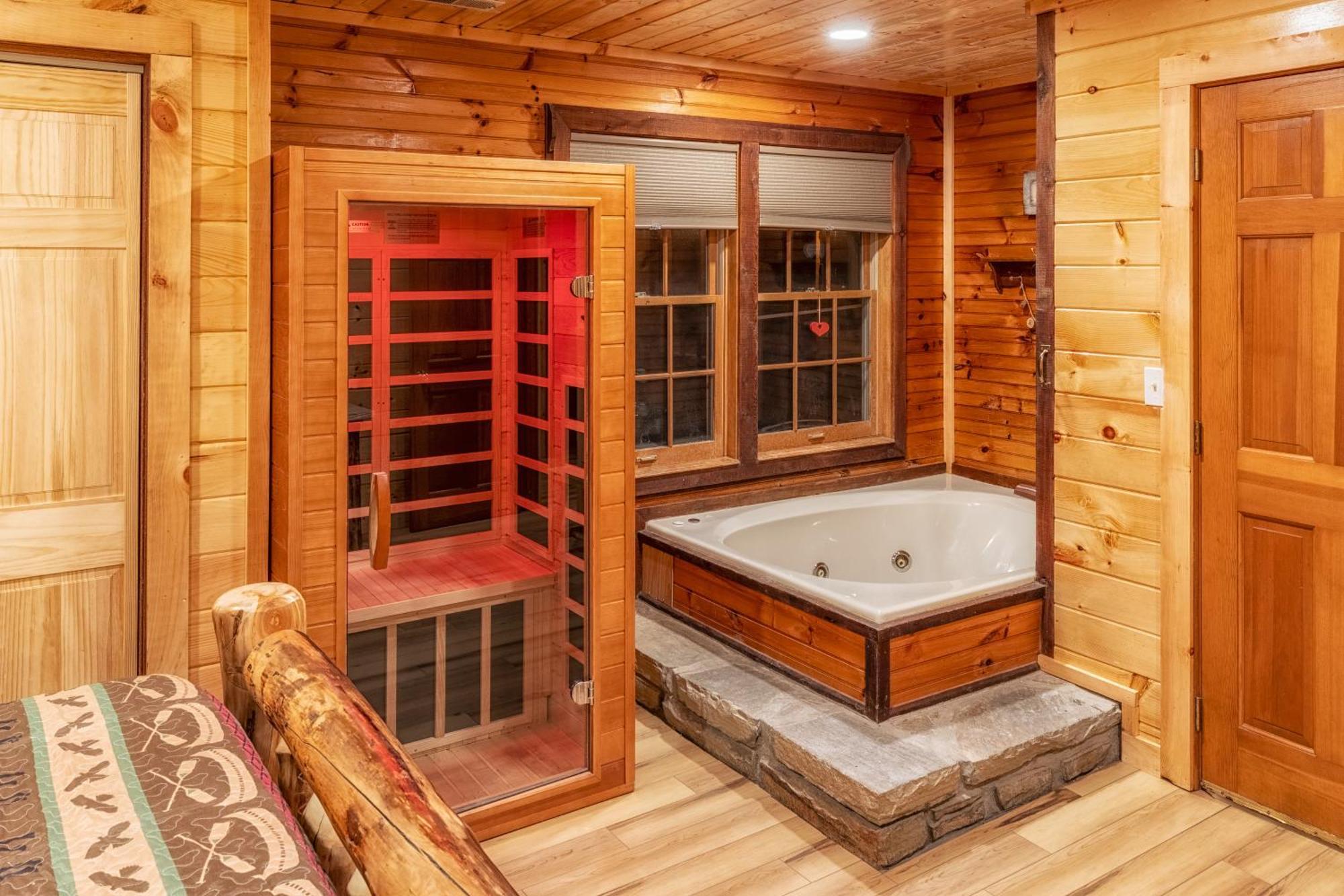 Real Log Cabin With Amazing Views, Hot Tub, Sauna, Games Gatlinburg Exteriör bild