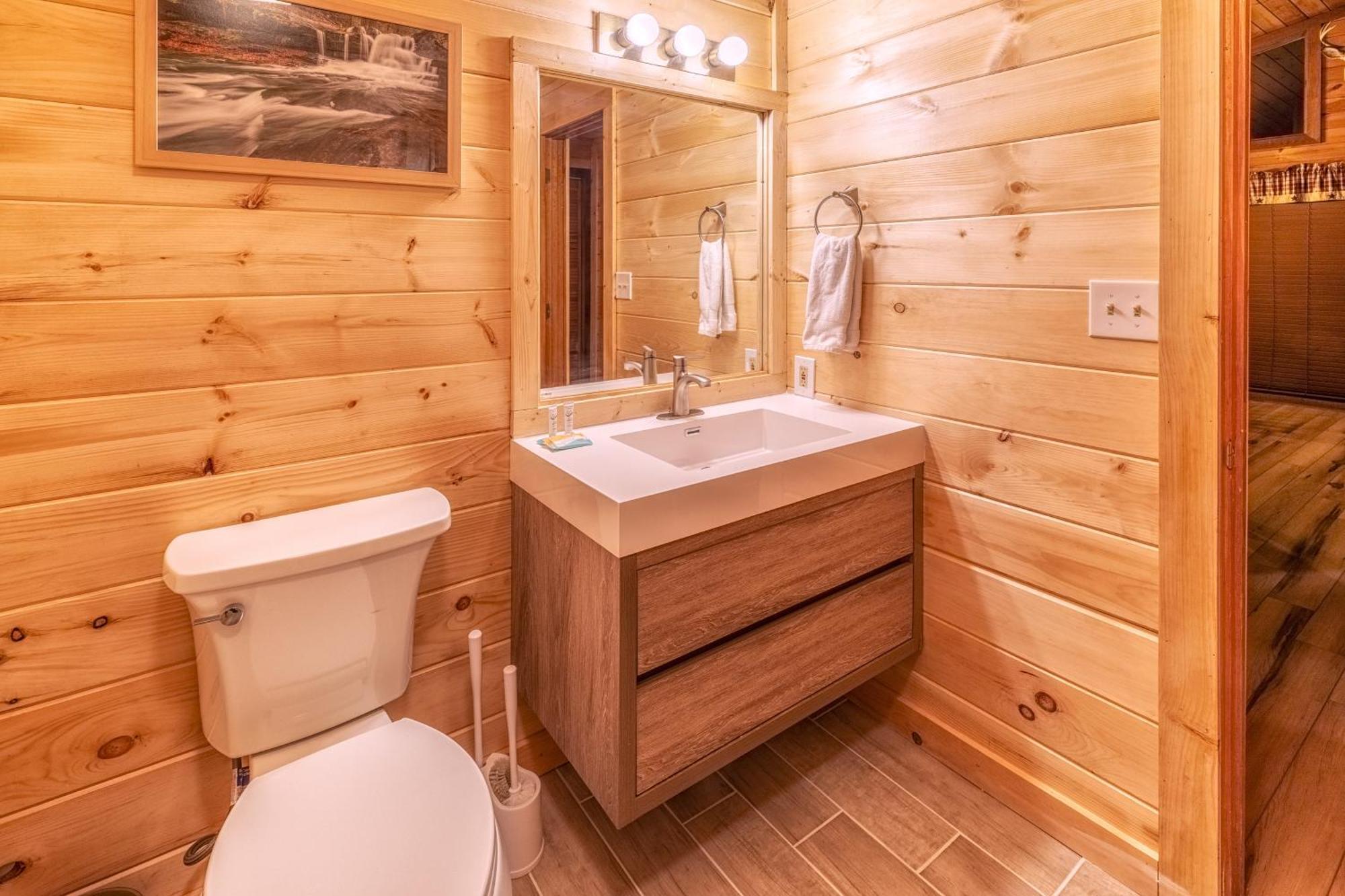 Real Log Cabin With Amazing Views, Hot Tub, Sauna, Games Gatlinburg Exteriör bild