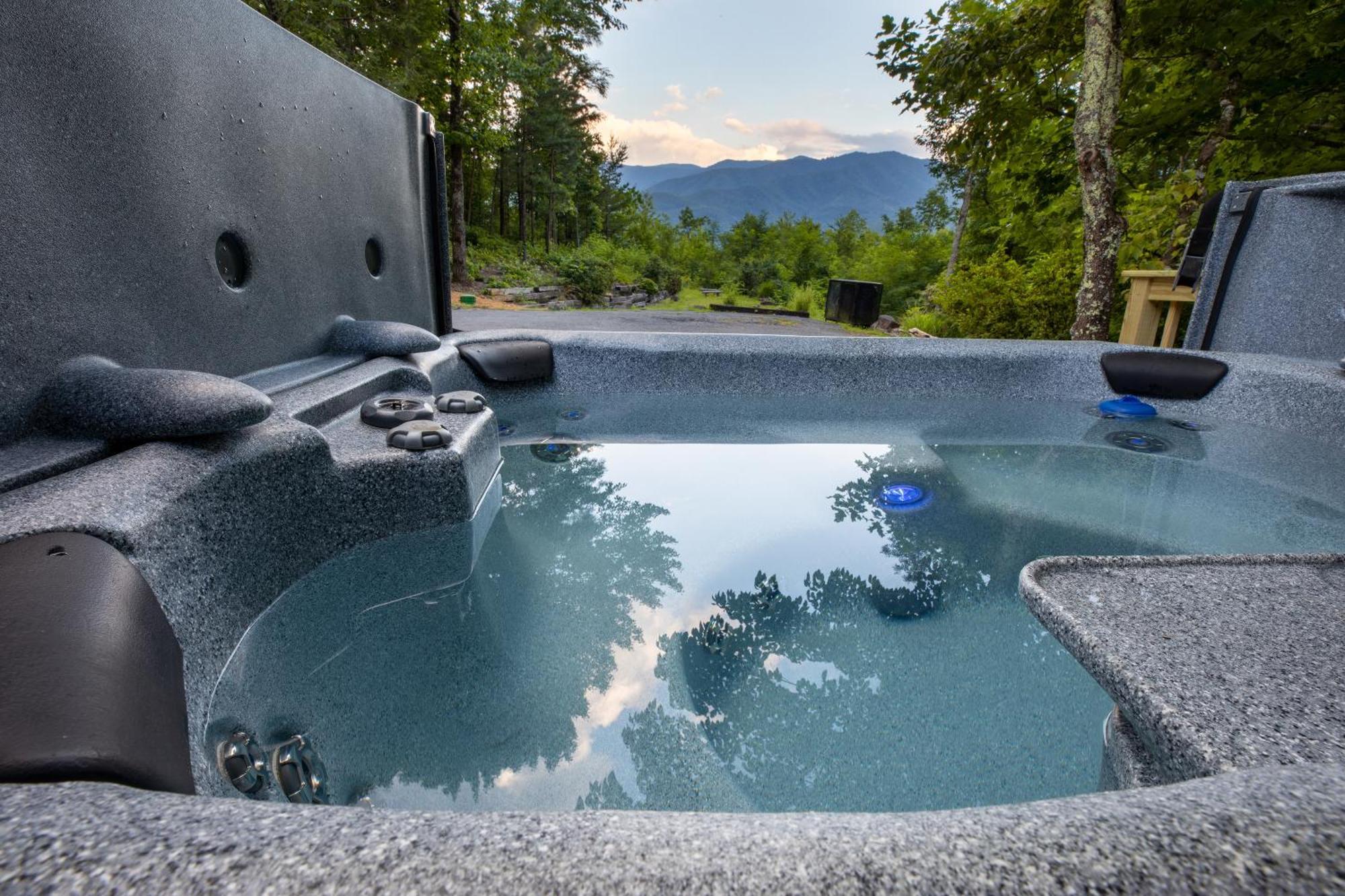 Real Log Cabin With Amazing Views, Hot Tub, Sauna, Games Gatlinburg Exteriör bild