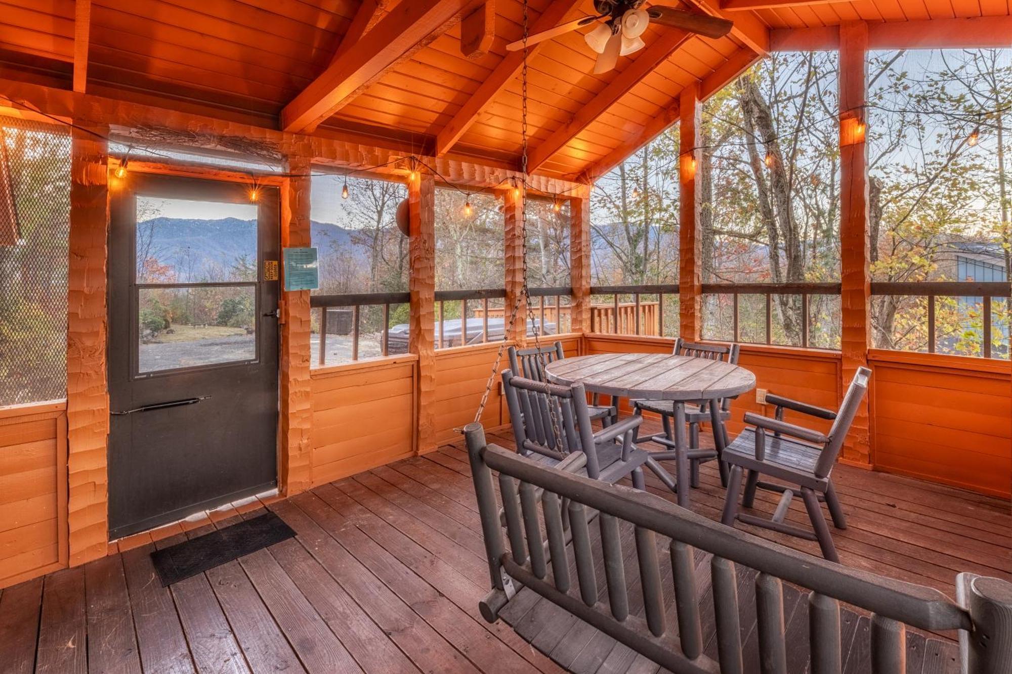 Real Log Cabin With Amazing Views, Hot Tub, Sauna, Games Gatlinburg Exteriör bild