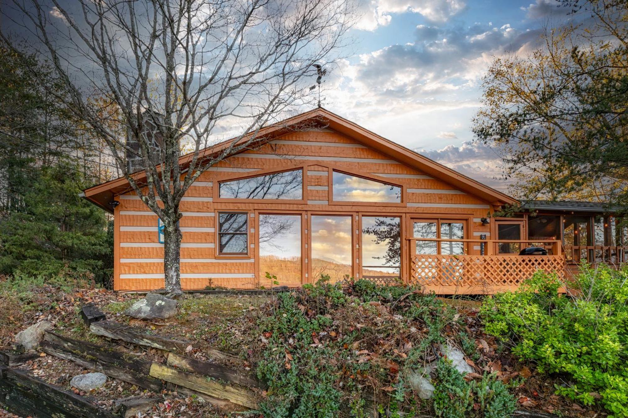 Real Log Cabin With Amazing Views, Hot Tub, Sauna, Games Gatlinburg Exteriör bild