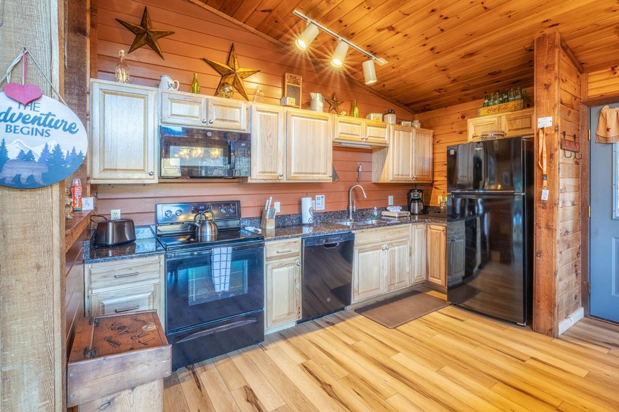 Real Log Cabin With Amazing Views, Hot Tub, Sauna, Games Gatlinburg Exteriör bild